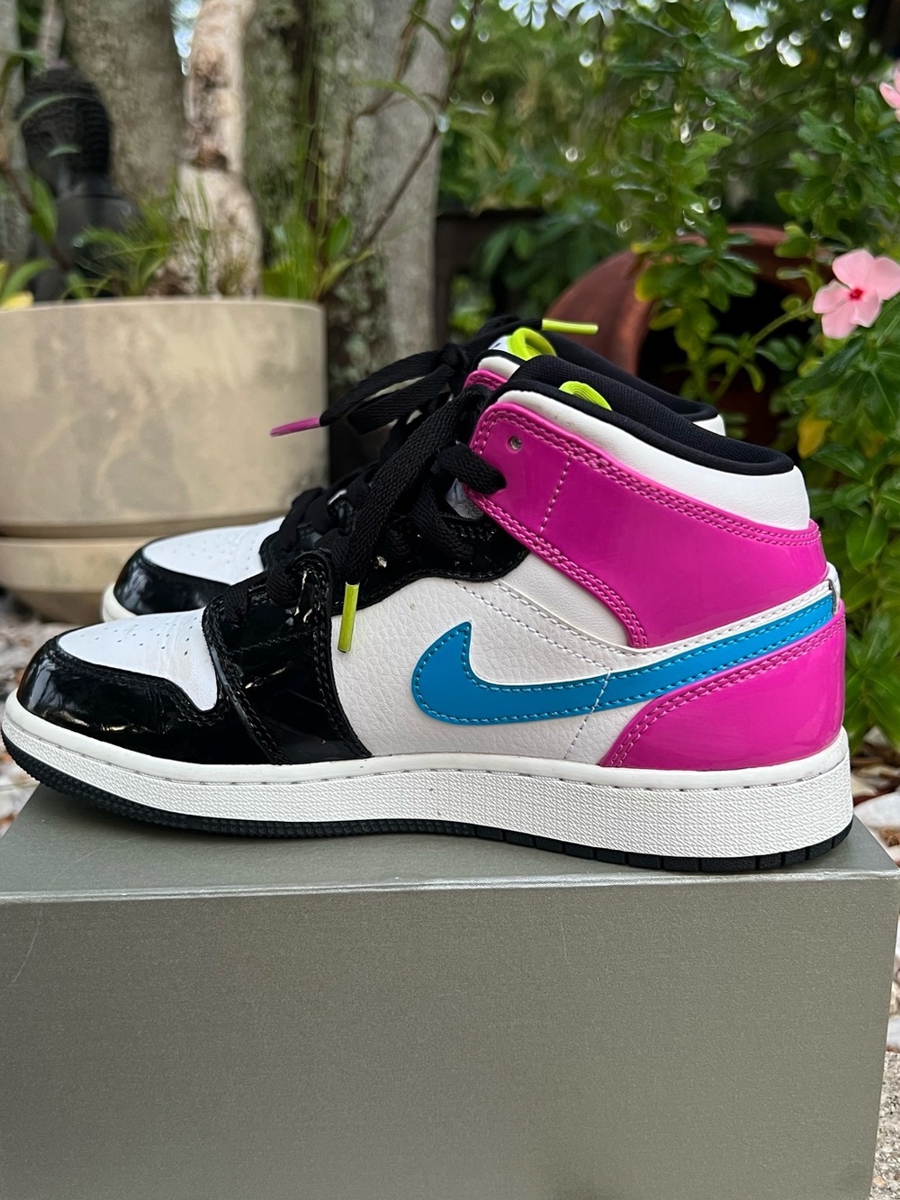 Jordan Kids 1 Mid "Pink/Black/White" sneakers
